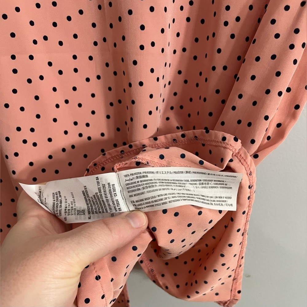 Abercrombie & Fitch women’s small pink/black polka dot slit back dress tshirt - Picture 4 of 9
